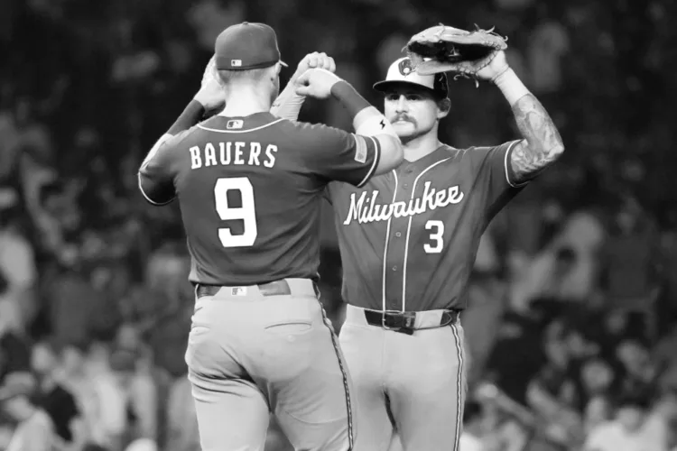 Brewers pull away from Cubs, 9-5
